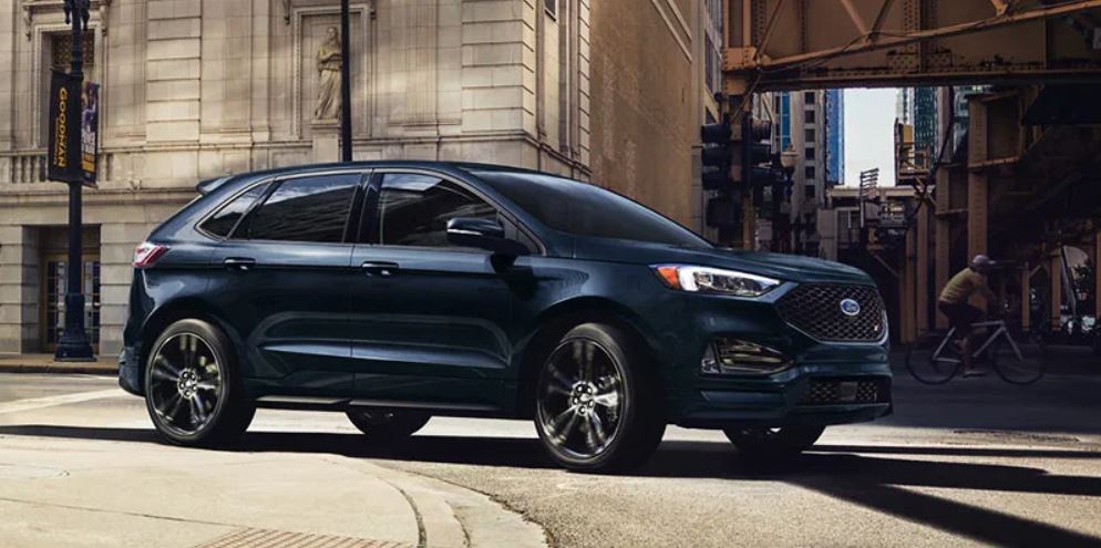 Profile view of  a dark blue 2022 Ford Edge. | Ford dealer in Little Rock, AR.
