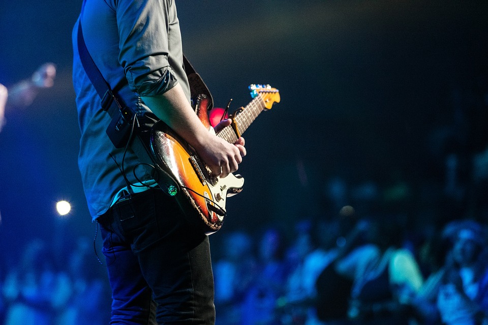 An artist performing with a guitar with a crowd of people in front of him. | Things to do in Little Rock, AR | Ford Dealership