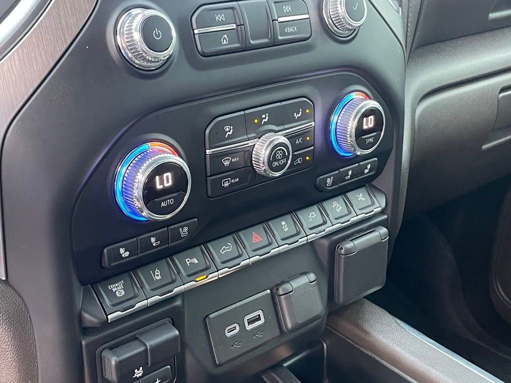2022 GMC Sierra 2500HD Denali - 8" LIFT/ SUNDOWN AUDIO / CUSTOM HITCH