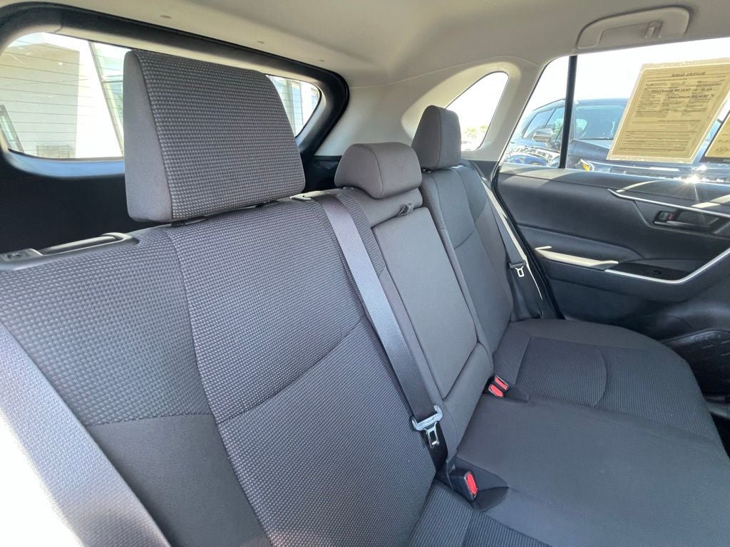 2025 Toyota RAV4 LE - WIRELESS APPLE CARPLAY / 30 MPG