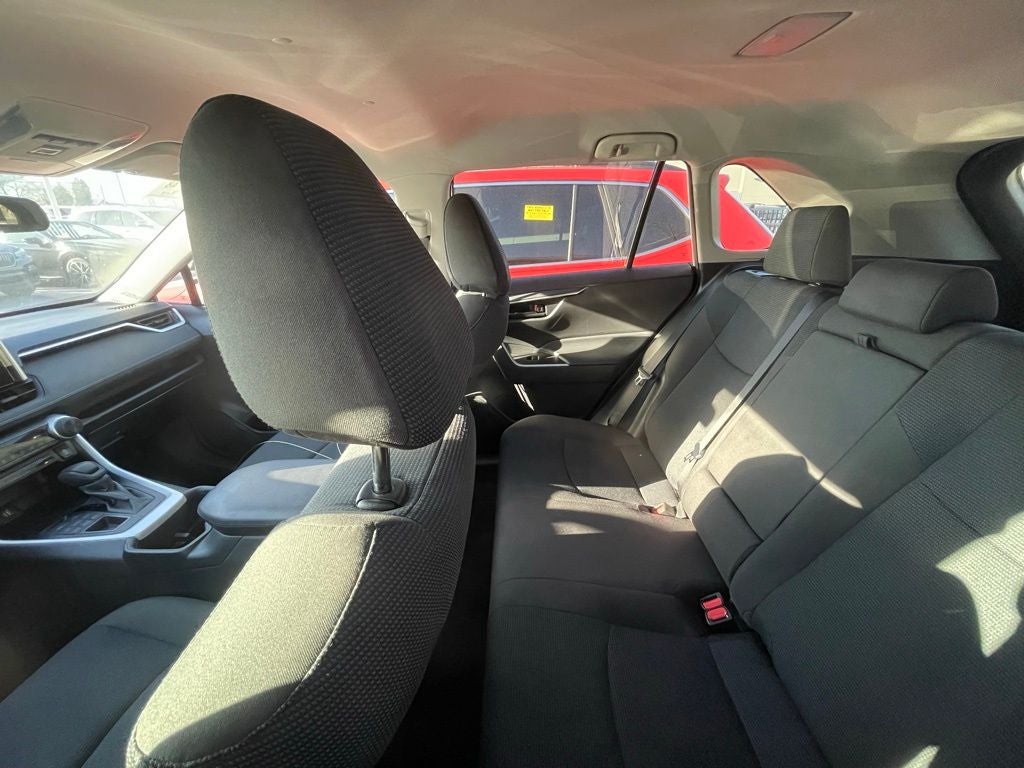 2025 Toyota RAV4 LE - WIRELESS APPLE CARPLAY / 30 MPG