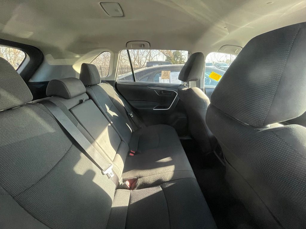 2025 Toyota RAV4 LE - WIRELESS APPLE CARPLAY / 30 MPG