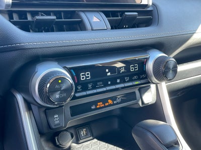 2024 Toyota RAV4 XLE - WIRELESS CARPLAY / BLIND SPOT MONITOR