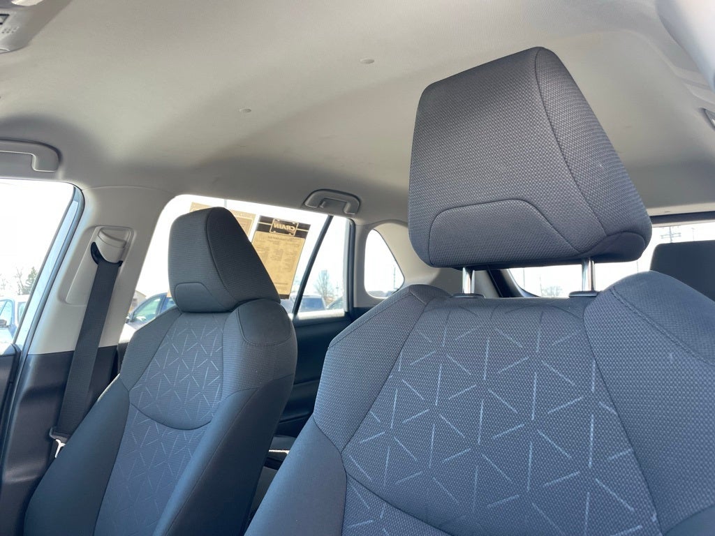 2024 Toyota RAV4 XLE - WIRELESS CARPLAY / BLIND SPOT MONITOR