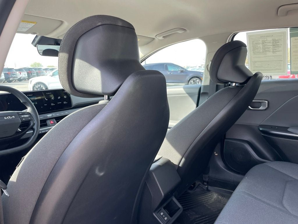 2025 Kia K4 LXS - KIA CERTIFIED / BLIND SPOT MONITOR