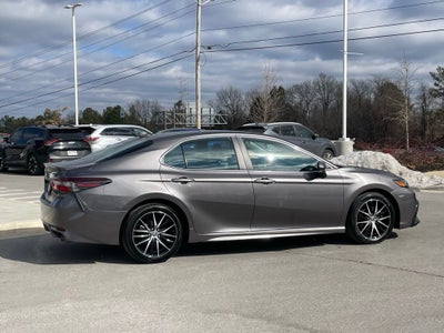 2024 Toyota Camry SE - 40 MPG / APPLE CARPLAY