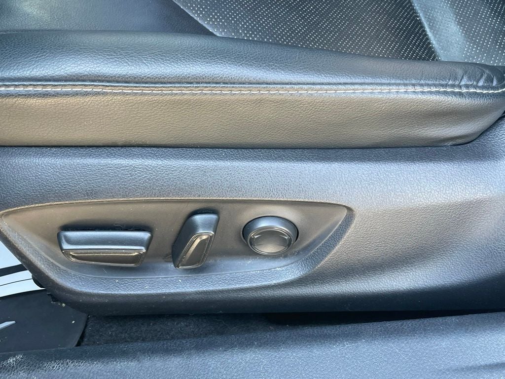 2020 Toyota Camry XSE - APPLE CARPLAY / BLIND SPOT MONITORING