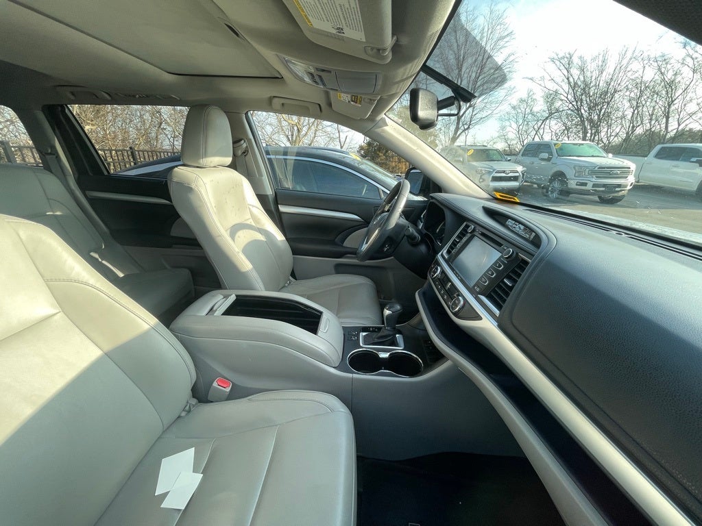 2016 Toyota Highlander XLE V6 - POWER LIFTGATE / PUSH BUTTON START