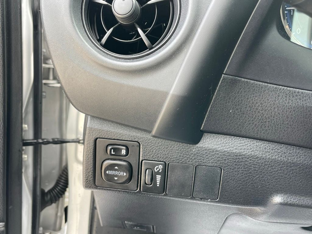 2018 Toyota Corolla L - CD PLAYER / 36 MPG