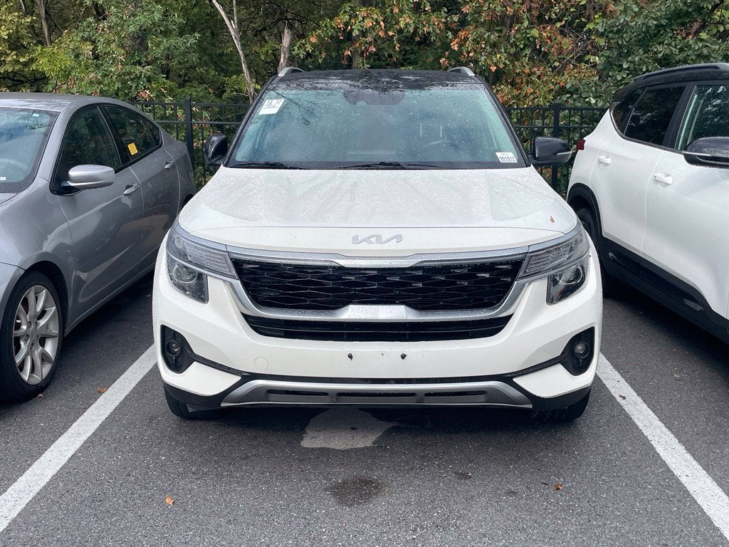 2023 Kia Seltos S - 35 MPG / APPLE CARPLAY