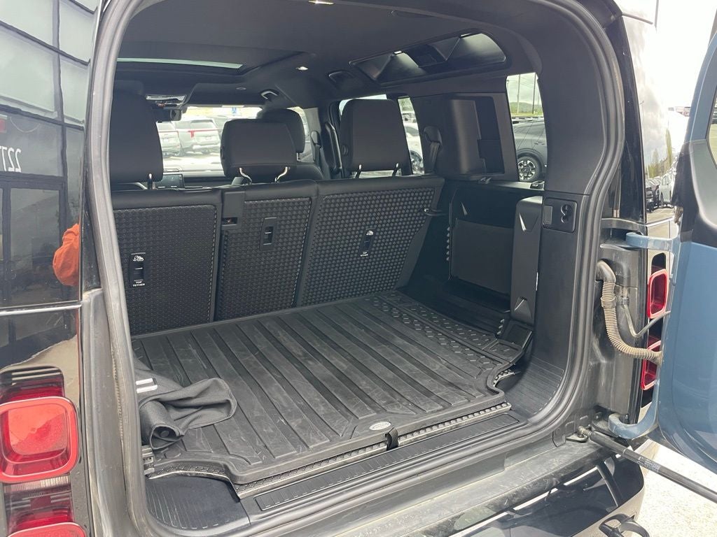 2025 Land Rover Defender 110 X-Dynamic SE