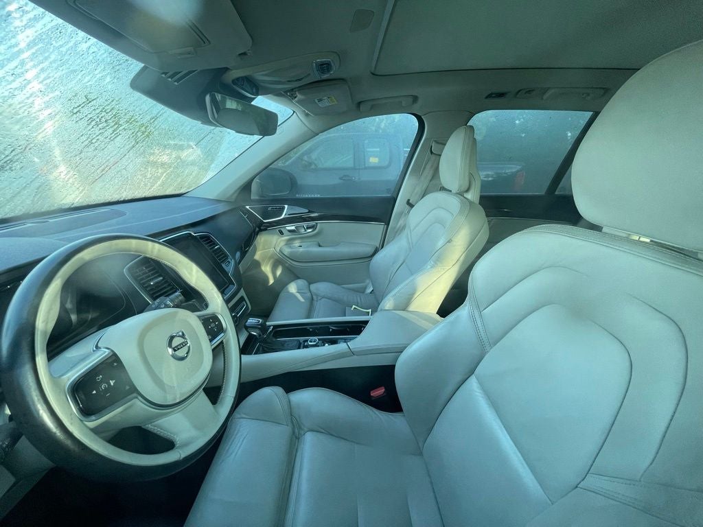 2017 Volvo XC90 T6 Momentum