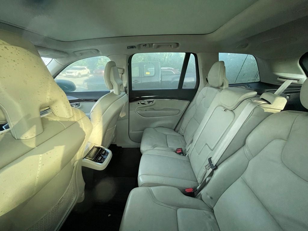 2017 Volvo XC90 T6 Momentum