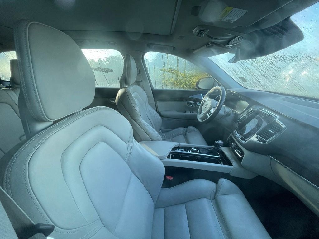 2017 Volvo XC90 T6 Momentum