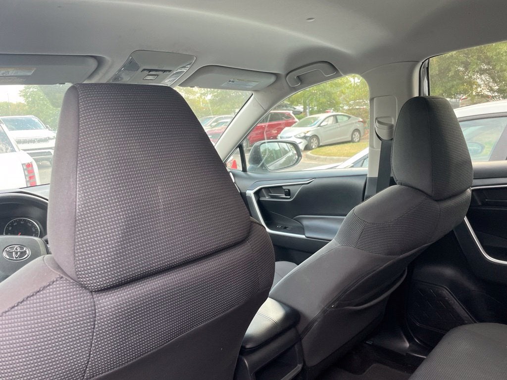 2019 Toyota RAV4 LE Clean CarFax, Blind Spot Warning