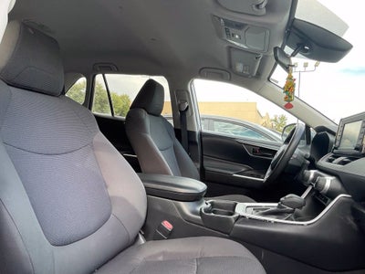 2019 Toyota RAV4 LE Clean CarFax, Blind Spot Warning