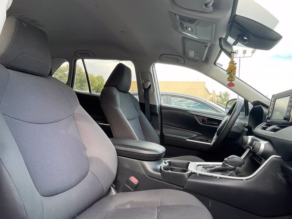 2019 Toyota RAV4 LE Clean CarFax, Blind Spot Warning