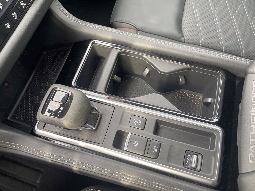 2025 Nissan Pathfinder Platinum Pano Roof, Leather, One Owner, Third Row