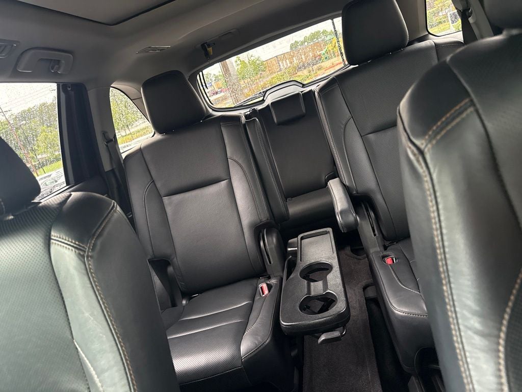 2019 Toyota Highlander Limited Platinum Third Row, Leather, Clean CarFax, One Owner, Low M