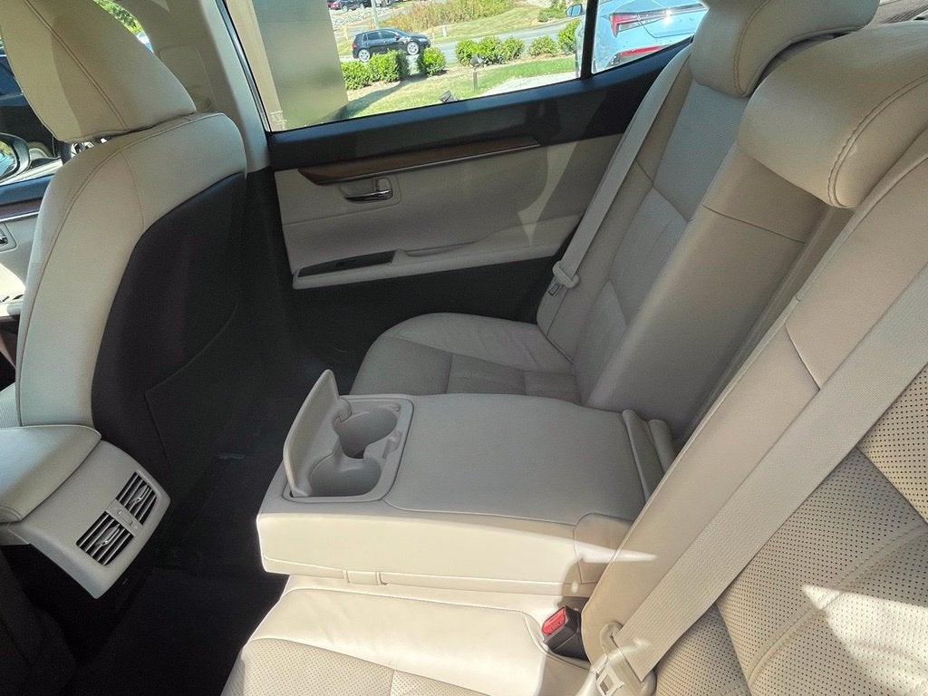 2016 Lexus ES 300h Luxury Pkg, Navi, Adaptive Cruise, Parking Sensors