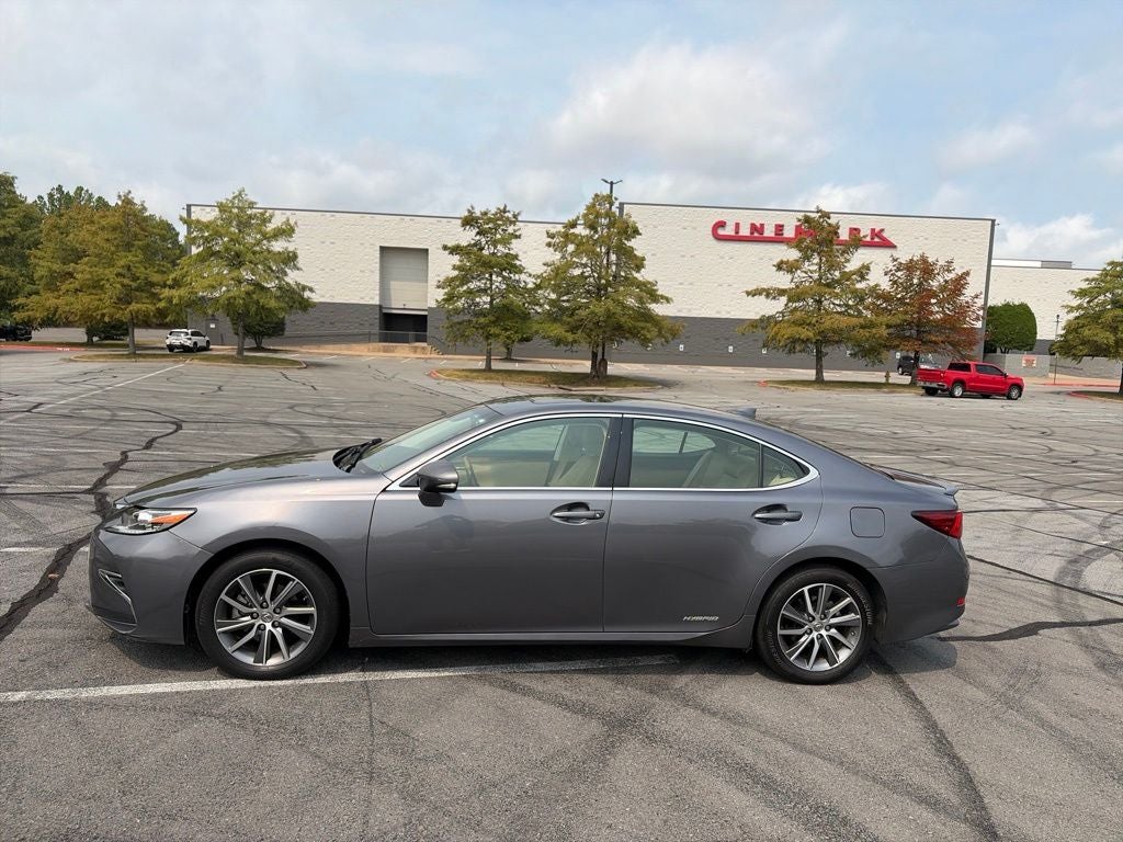 2016 Lexus ES 300h Luxury Pkg, Navi, Adaptive Cruise, Parking Sensors