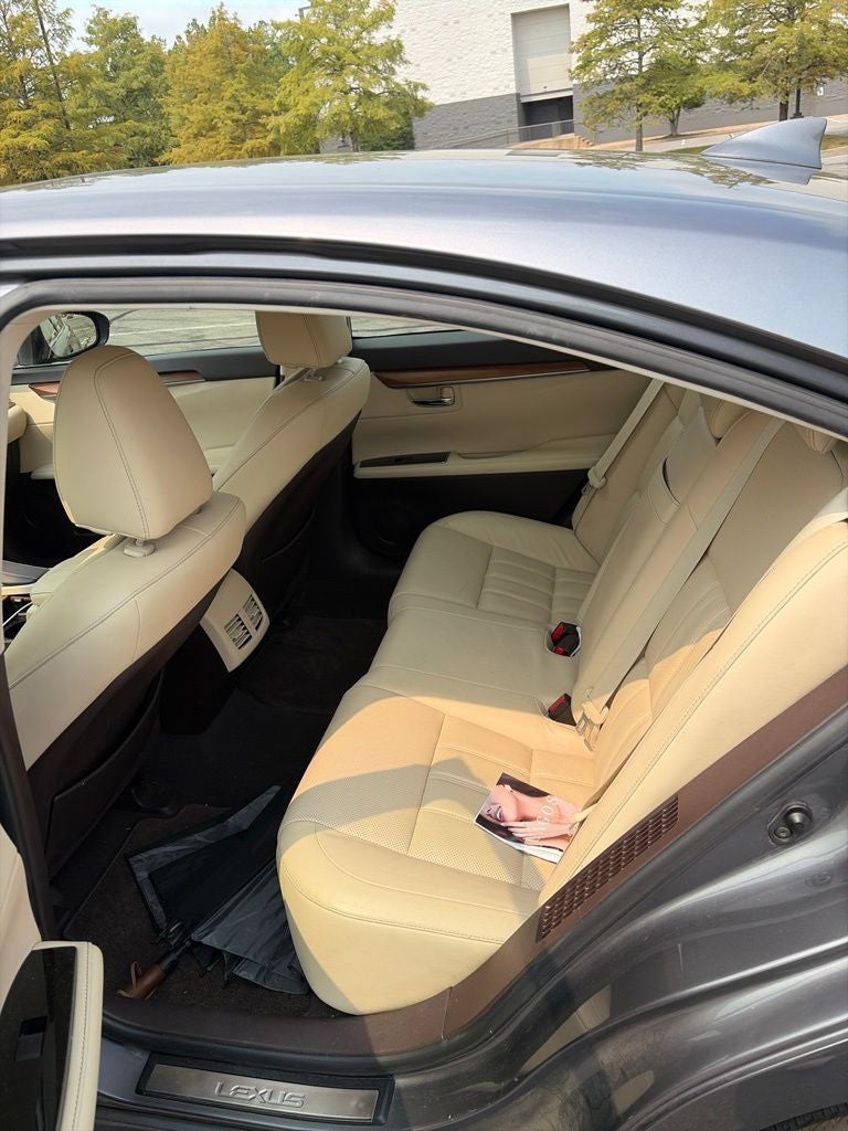 2016 Lexus ES 300h Luxury Pkg, Navi, Adaptive Cruise, Parking Sensors