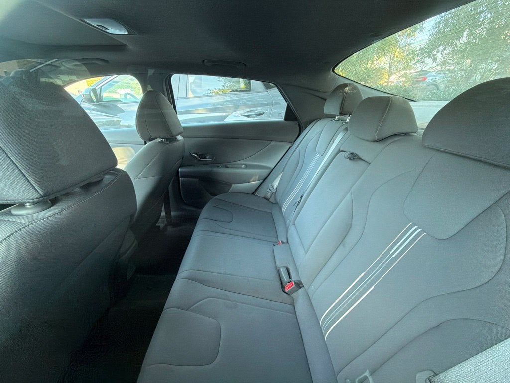 2025 Hyundai Elantra SEL Convenience Sunroof, One Owner