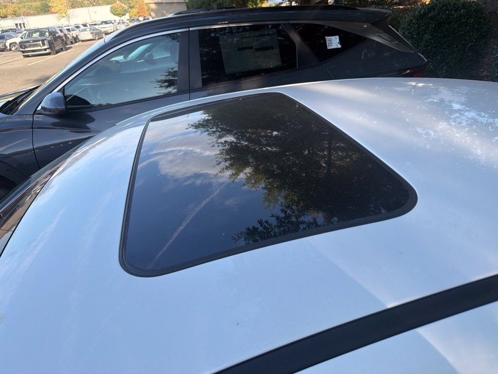 2025 Hyundai Elantra SEL Convenience Sunroof, One Owner