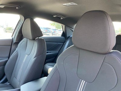 2025 Hyundai Elantra SEL Convenience