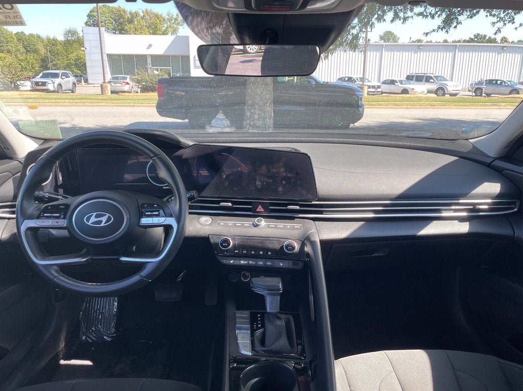 2025 Hyundai Elantra SEL Convenience Moonroof, Clean CarFax, One Owner