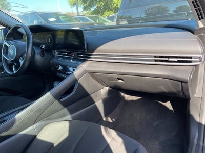 2025 Hyundai Elantra SEL Convenience Moonroof, One Owner