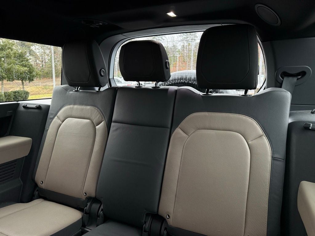 2023 Land Rover Defender 130 X-Dynamic SE CARFAX 1-OWNER