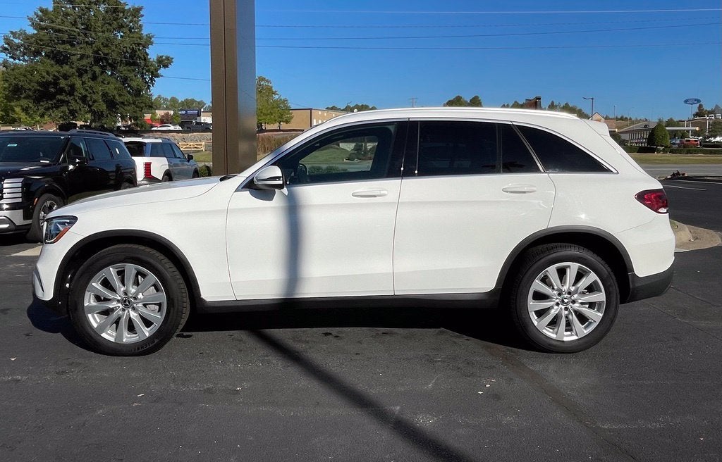 2020 Mercedes-Benz GLC GLC 300 Pano Roof, Leather, Low Miles, One Owner