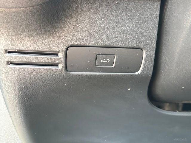 2024 Volvo XC40 B5 Core CLEAN CARFAX 1-OWNER