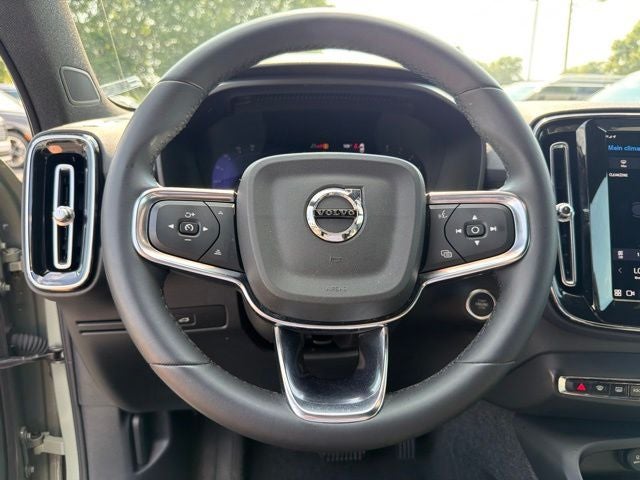2024 Volvo XC40 B5 Core CLEAN CARFAX 1-OWNER