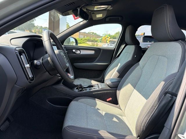 2024 Volvo XC40 B5 Core CLEAN CARFAX 1-OWNER