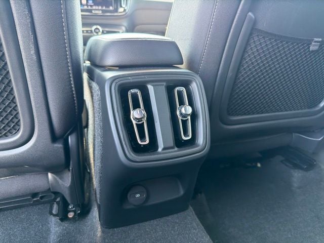 2024 Volvo XC40 B5 Core CLEAN CARFAX 1-OWNER
