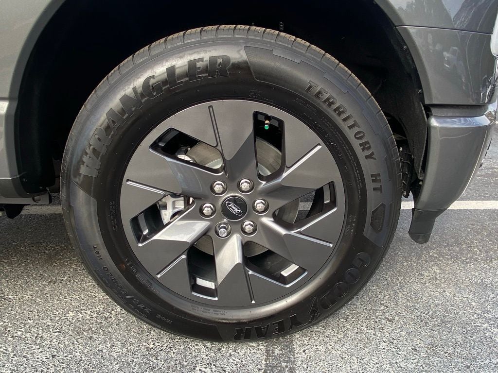 2025 Ford F-150 Lightning Flash