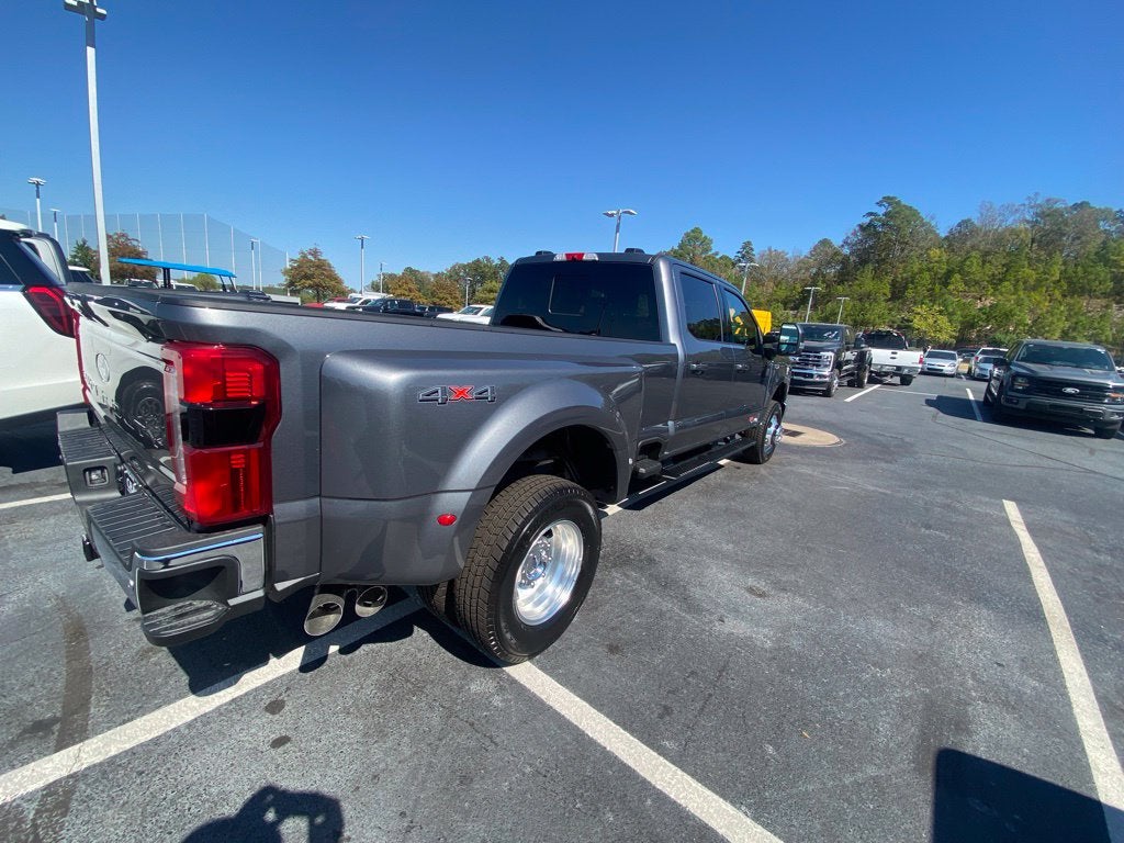 2027 Ford F-350SD Lariat DRW