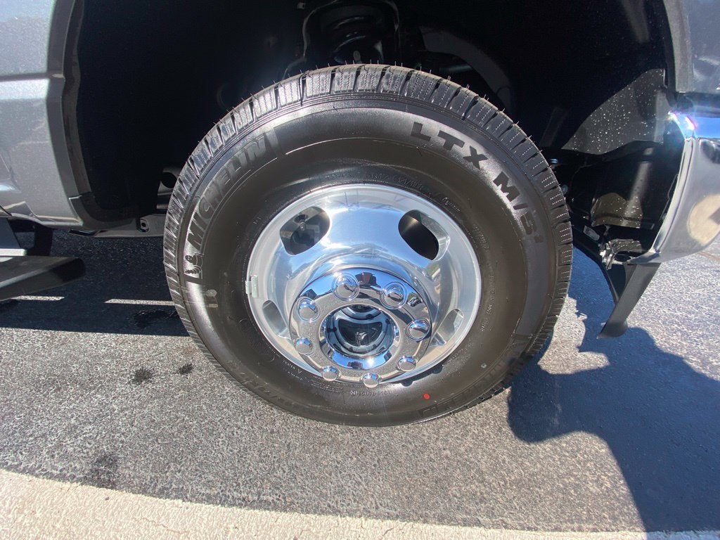 2027 Ford F-350SD Lariat DRW
