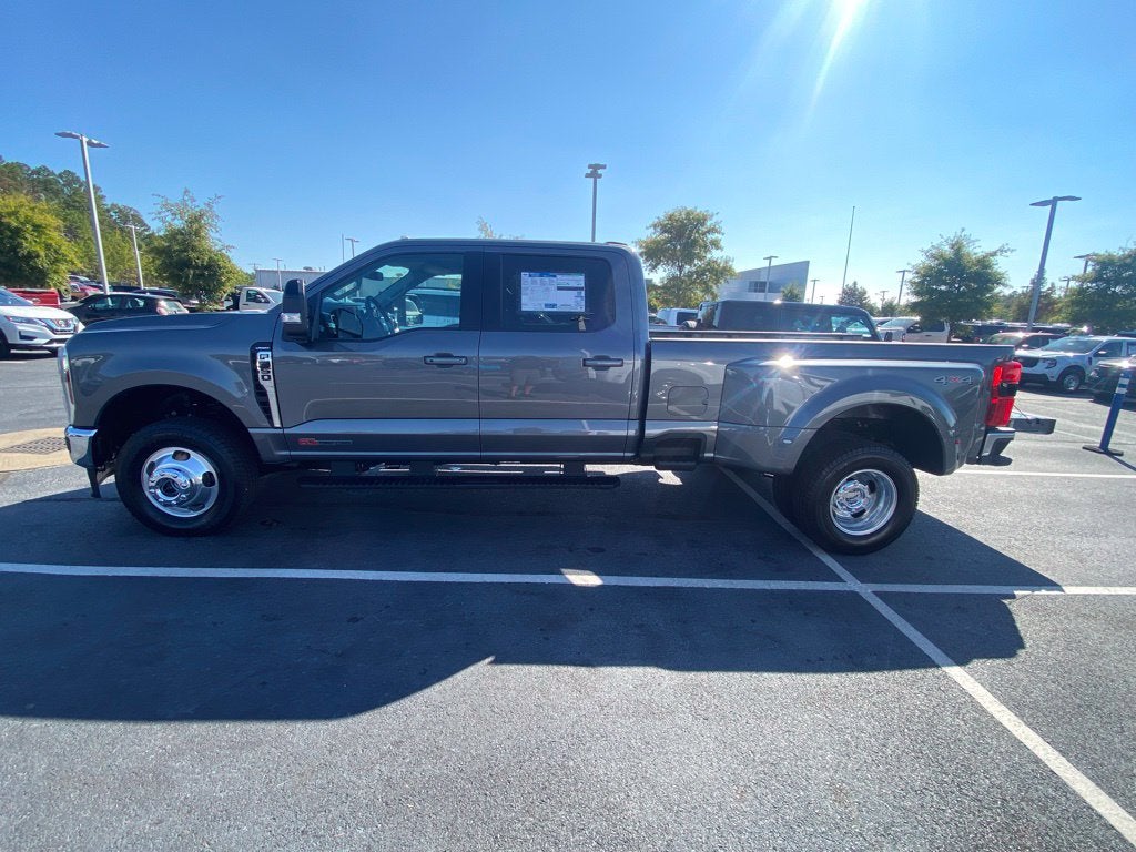 2027 Ford F-350SD Lariat DRW