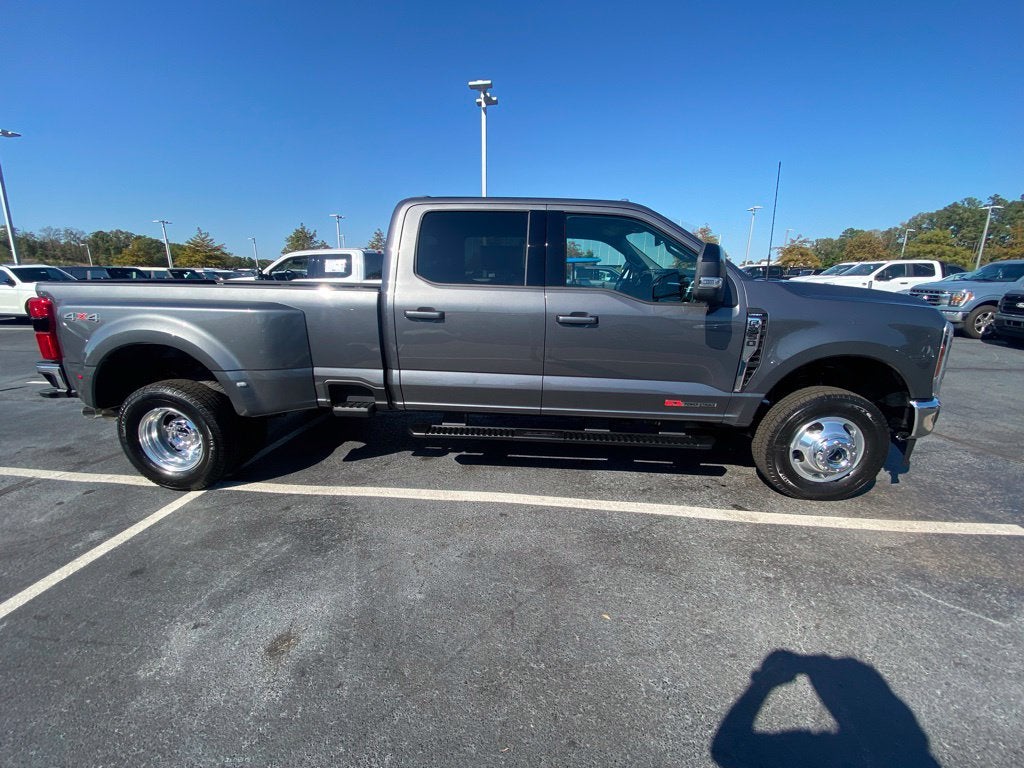 2027 Ford F-350SD Lariat DRW