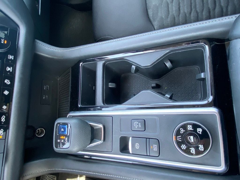 2022 Nissan Pathfinder SV