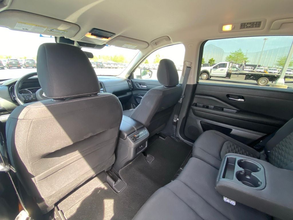 2022 Nissan Pathfinder SV