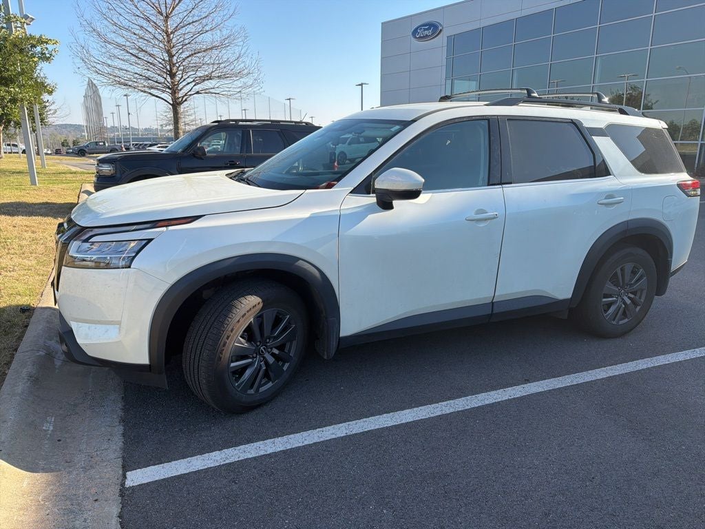 2022 Nissan Pathfinder SV
