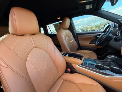 2021 Toyota Highlander Hybrid Platinum