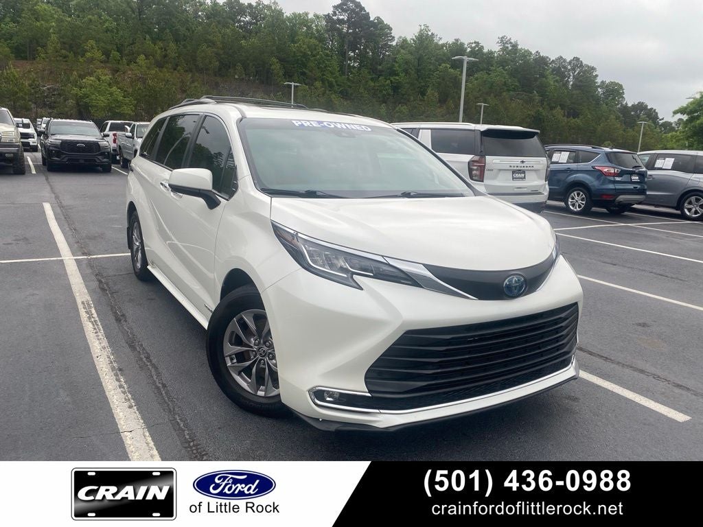 2021 Toyota Sienna XLE 8-Passenger Hybrid FWD's photo