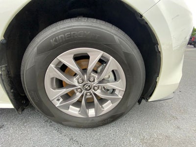 2021 Toyota Sienna XLE 8 Passenger