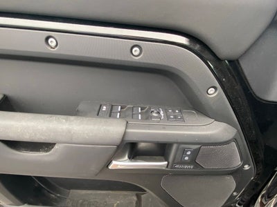 2025 Land Rover Defender 130 Outbound