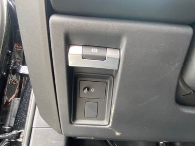 2025 Land Rover Defender 130 Outbound